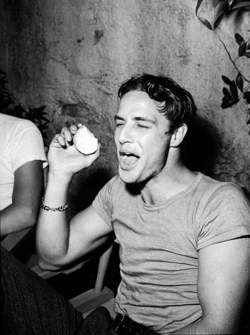 Marlon-Brando-on-the-set-of-Streetcar