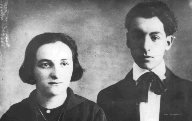 Pablo_Neruda_y_su_hermana_(1916)