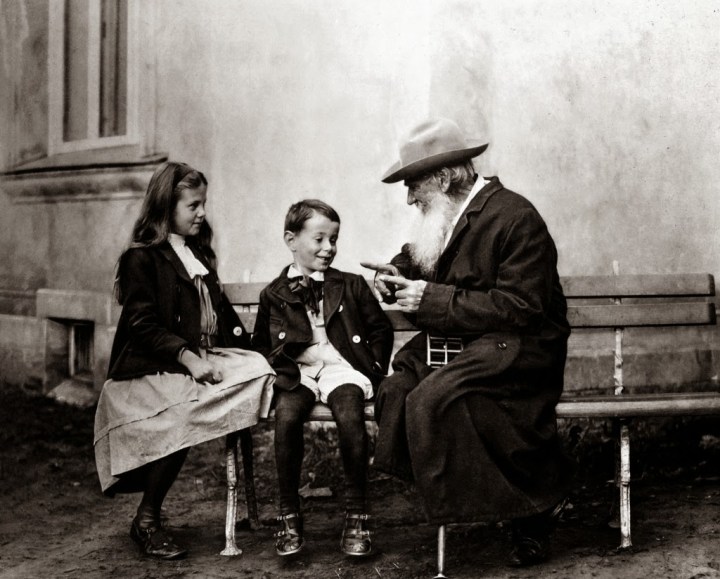 Tolstoi_avec_ses_petits-enfants