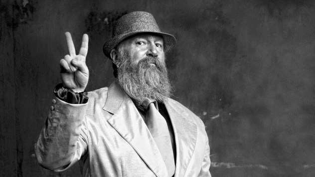 o-sumpagis-kallitexnis-tzimis-panousis-parateinei.w_hr