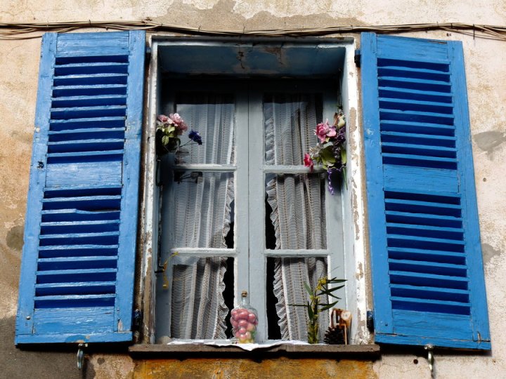 blue_window_by_dieffi-d4lhur2.jpg