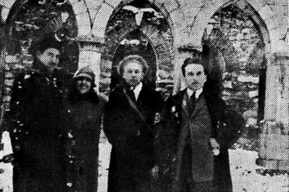 3.Karyotakis πρωτος απο δεξια εκδρομη στην πεντελη.jpg