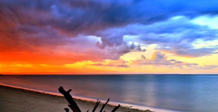 o_ouranos_einai_galanos