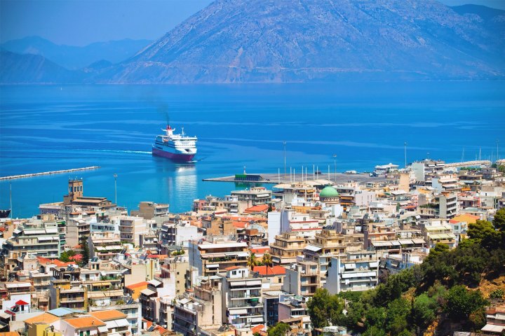 the-blue-sea-in-the-port-of-patra